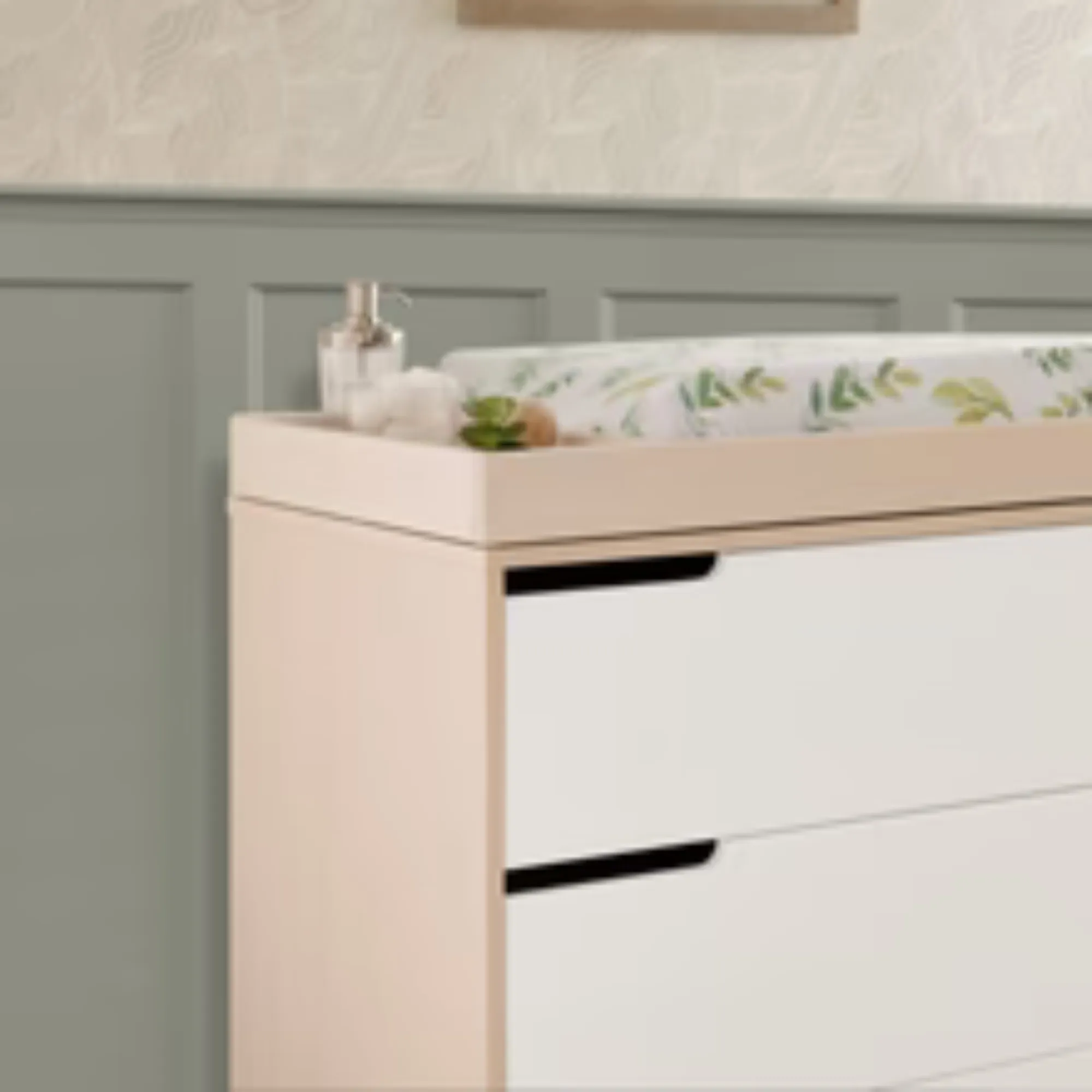 BABYLETTO Hudson 3-Drawer Changer Dresser with Removable Changing Tray