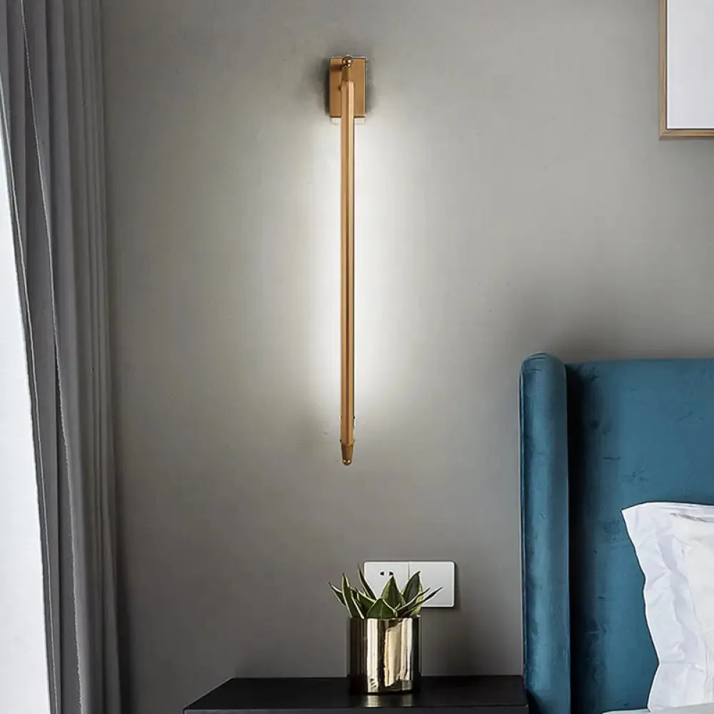 Modern Brass/Black Adjustable Wall Light Fixture - Stylish 1 Light Sconce for Living Room