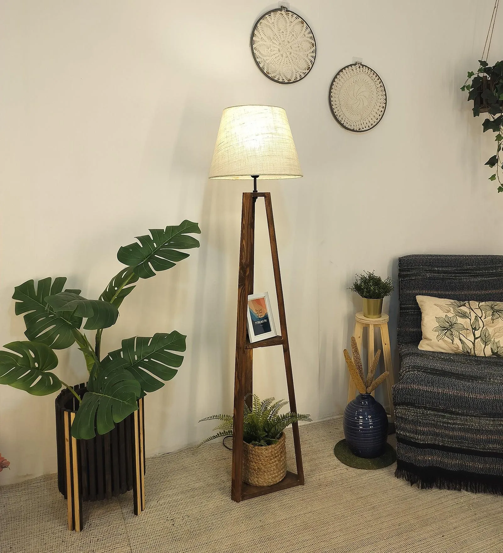 Modern Pinewood Vantage Floor Lamp – Elegant Square Design