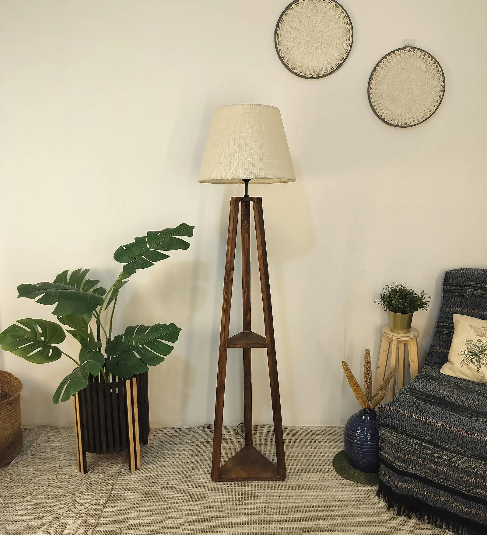 Modern Pinewood Vantage Floor Lamp – Elegant Square Design