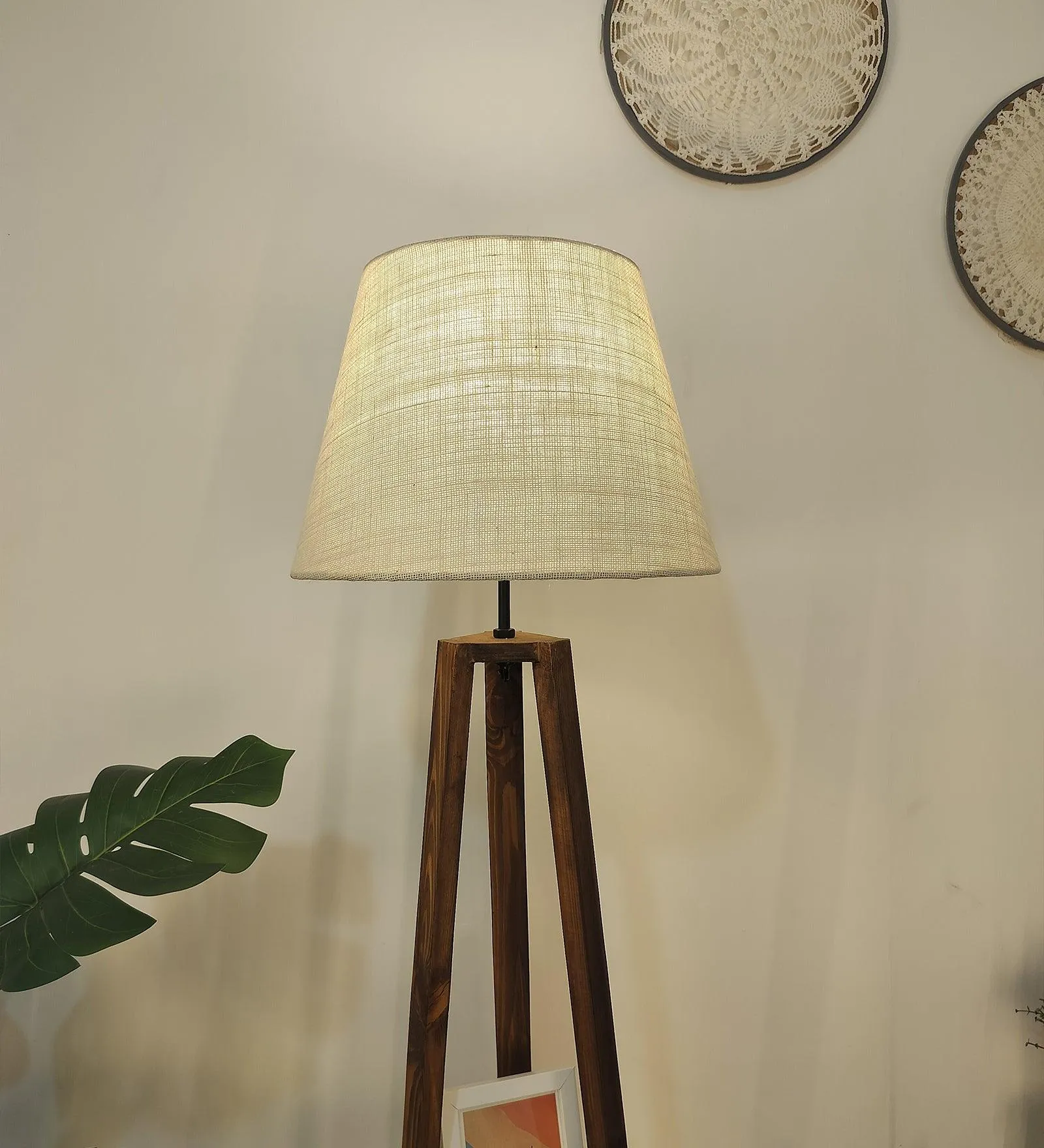 Modern Pinewood Vantage Floor Lamp – Elegant Square Design