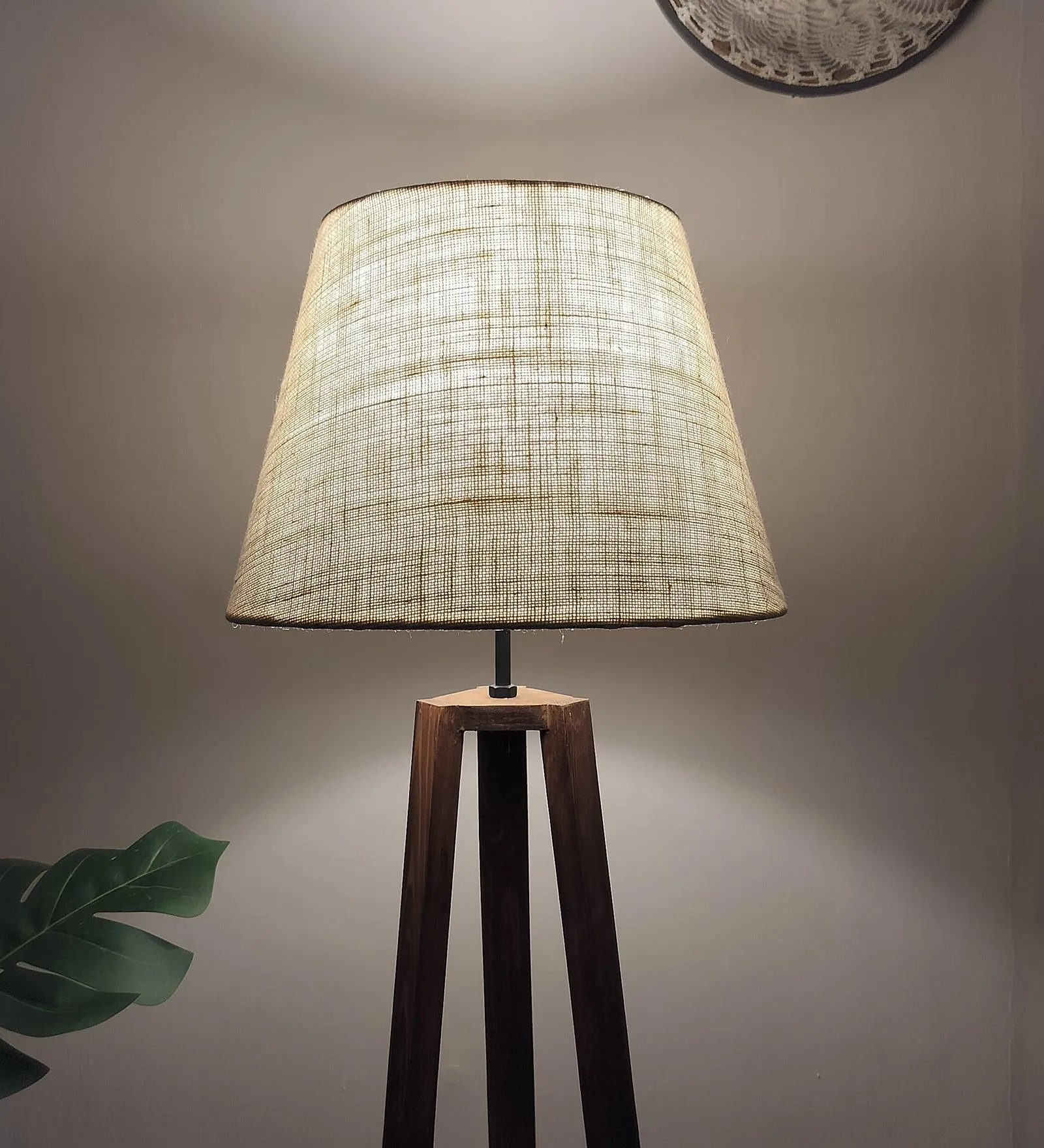 Modern Pinewood Vantage Floor Lamp – Elegant Square Design