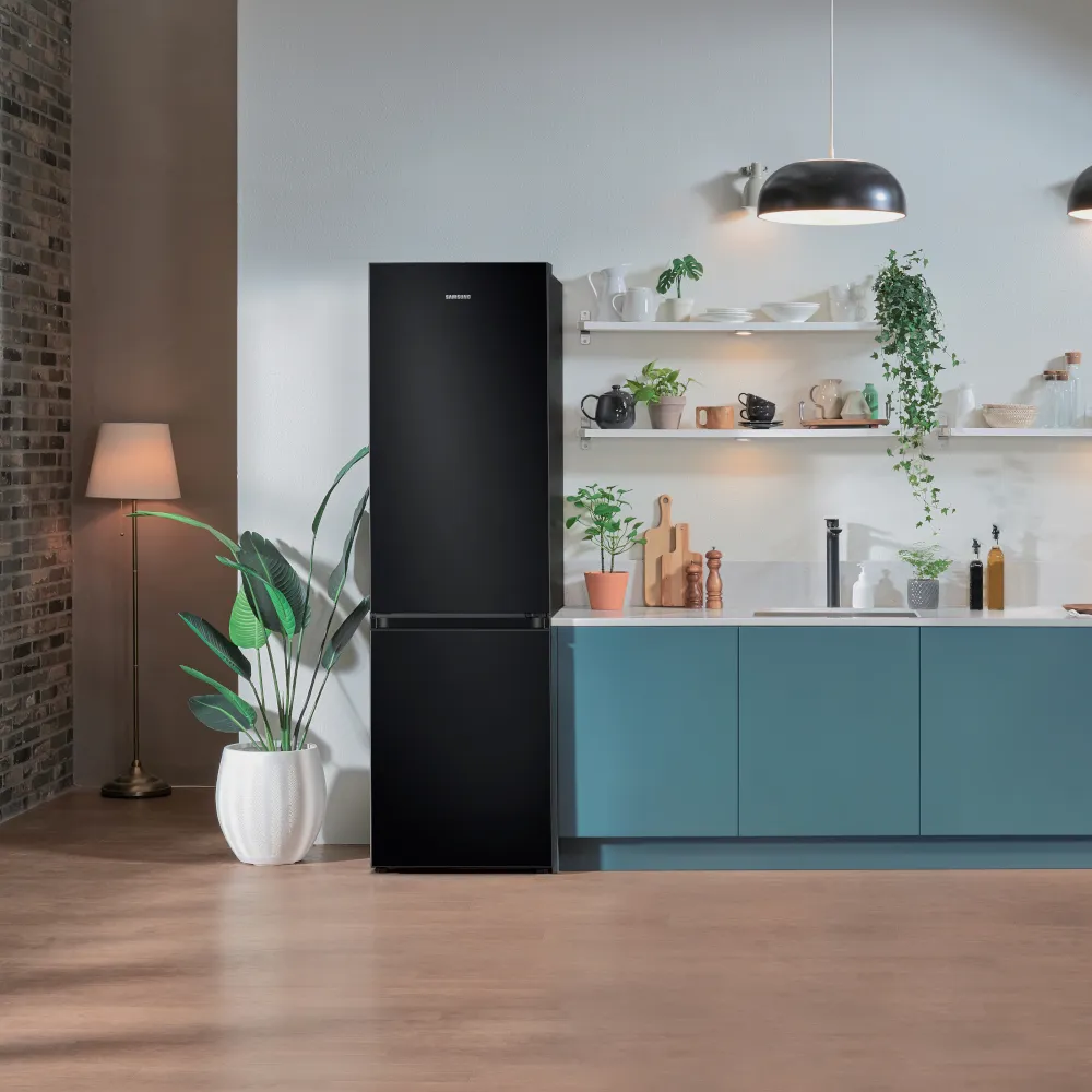 Samsung Freestanding Black Fridge Freezer | RB34T602EBN/EU