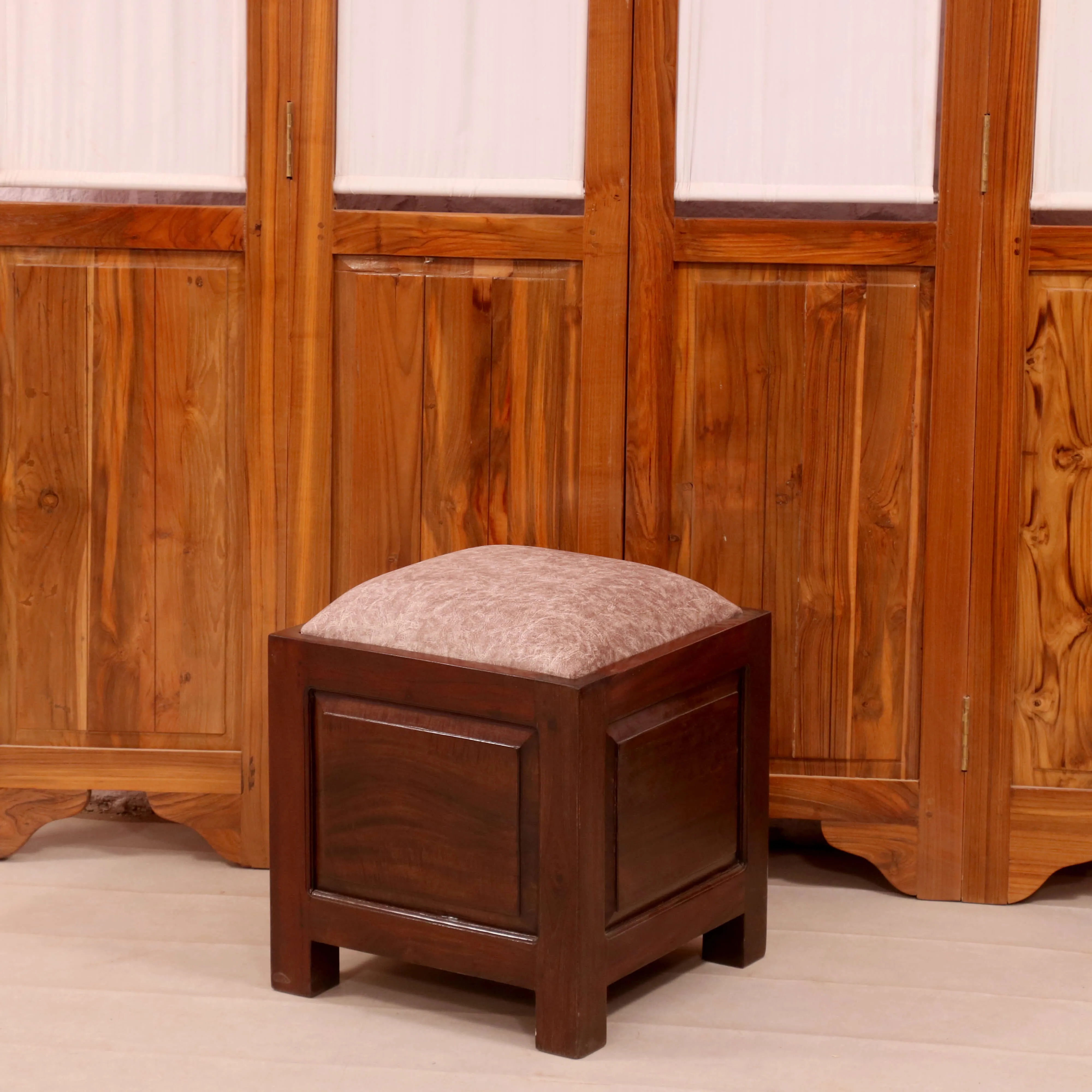 Simple endearment Single Seat with storage