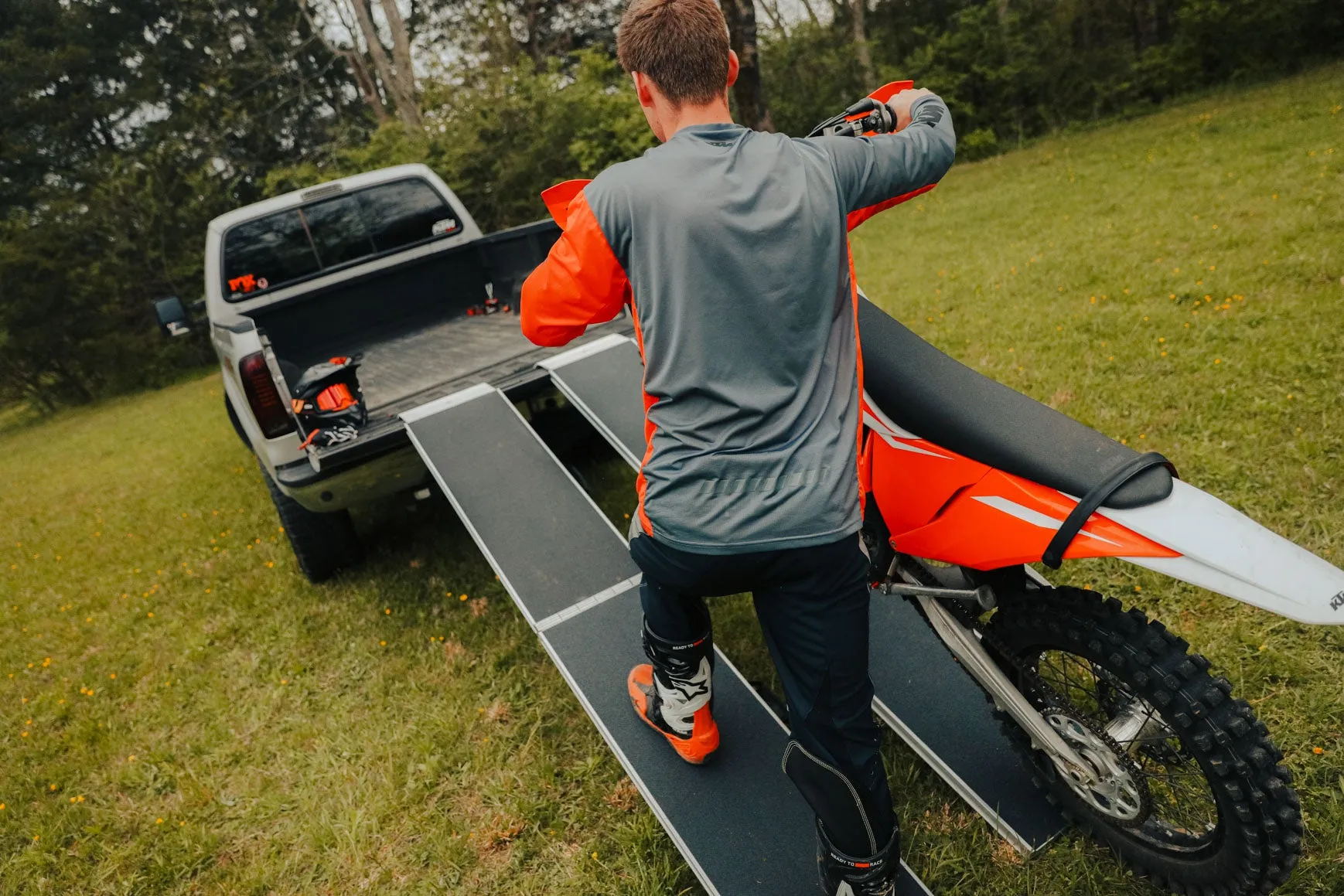 STRAPLESS™ Centerfold Motorcycle Ramp