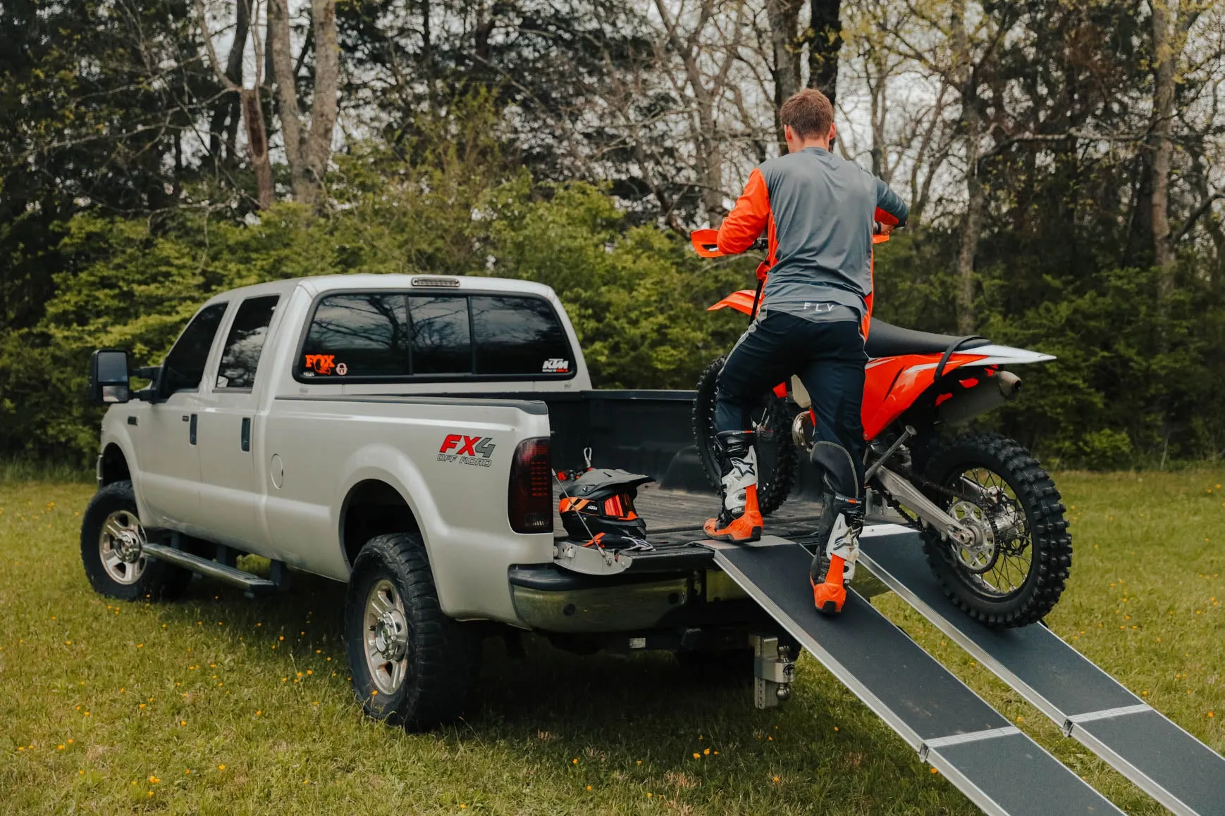 STRAPLESS™ Centerfold Motorcycle Ramp