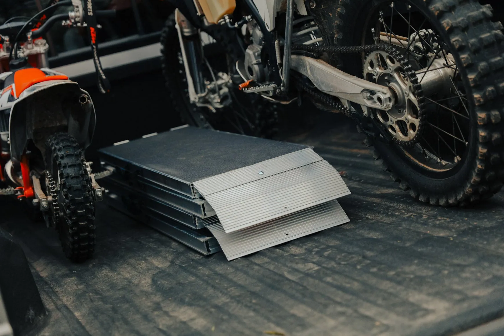 STRAPLESS™ Centerfold Motorcycle Ramp