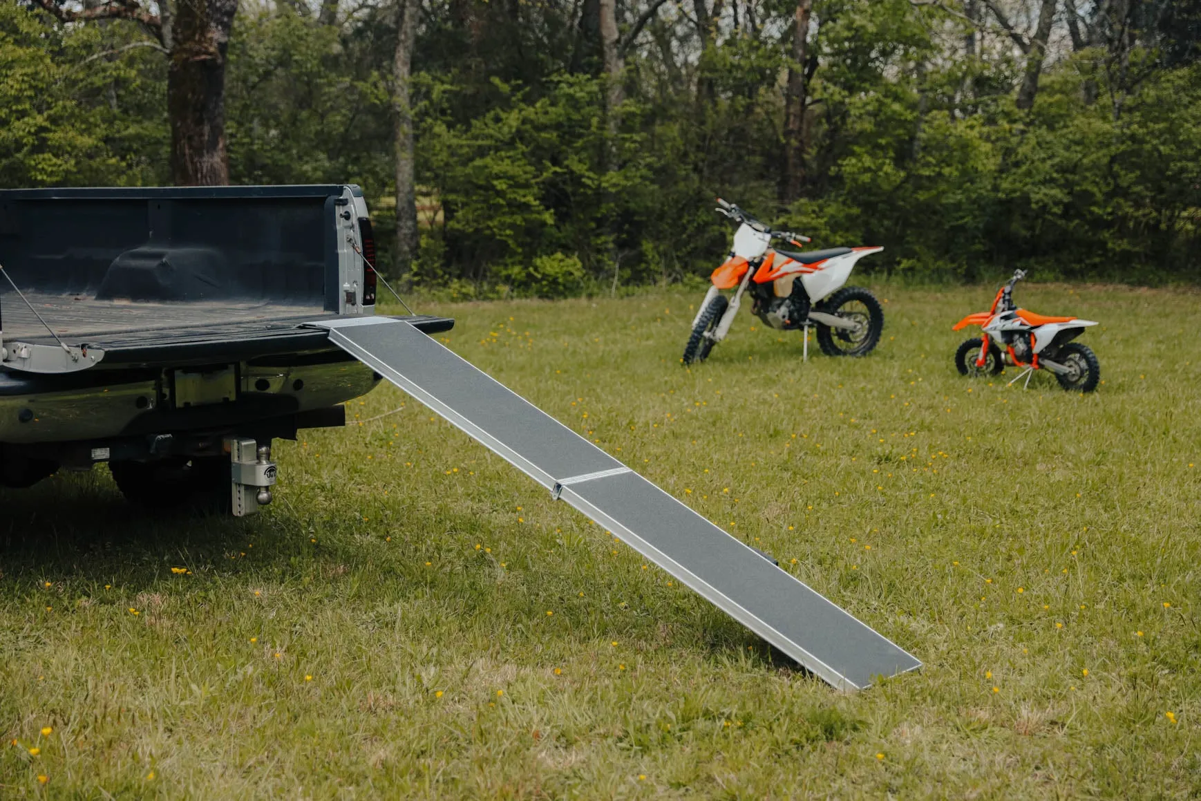 STRAPLESS™ Centerfold Motorcycle Ramp